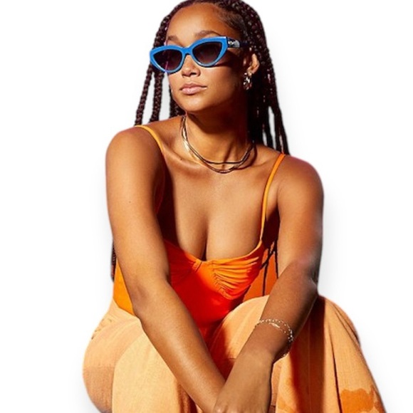 QUAY Narrow Down Sunglasses Polarized Cobalt Blue Frame Smoke Gradient Lens NWT - Picture 5 of 8